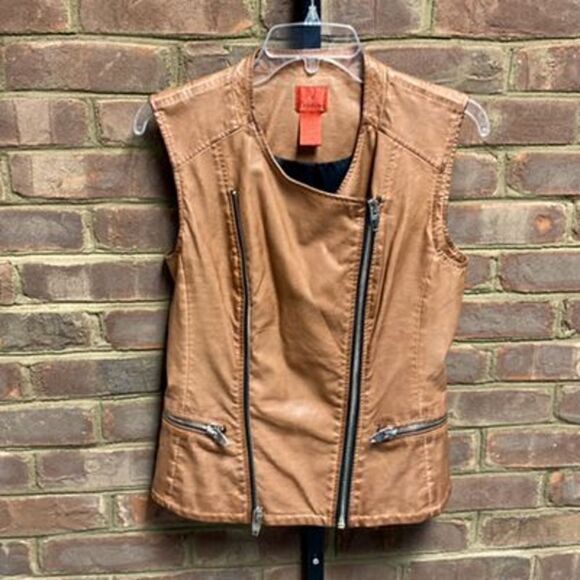 V Cristina Carmel/Brown Faux Leather Vest Size Small NEW - Picture 2 of 6